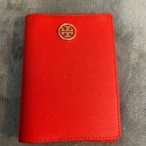 Tory Burch Leather Passport Holder ✈️❤️✨